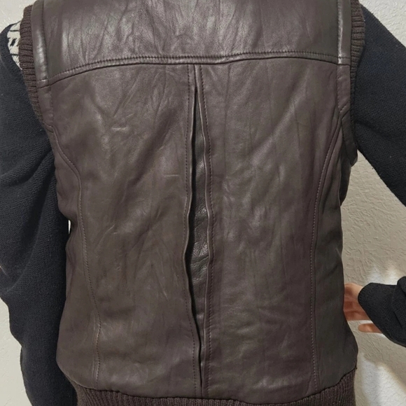 Emu Brown Leather Jacket with Fitted Silhouette and High Collar - Picture 4 of 6